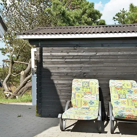 Three-bedroom Holiday In Henne 16 *